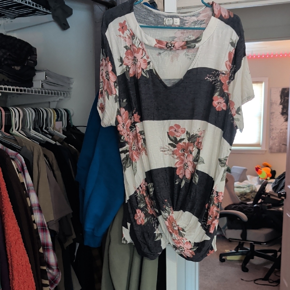 Maurices Black and White Floral Short Sleeve Top